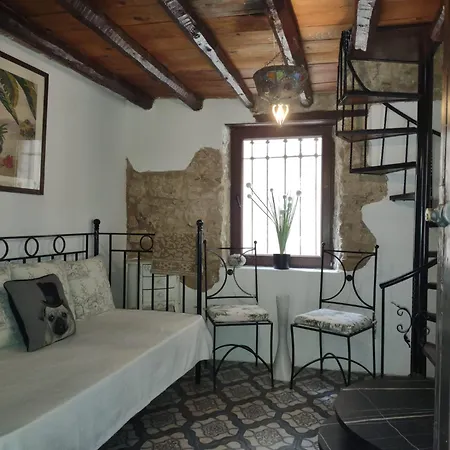 The Little Stone House -kucuk Ev - * Kyrenia (Northern Cyprus)