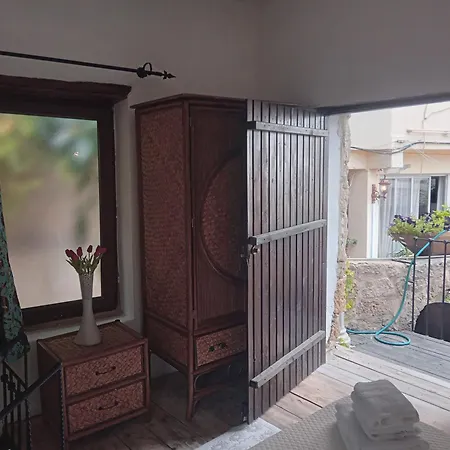 Casa de Férias The Little Stone House -kucuk Ev - *