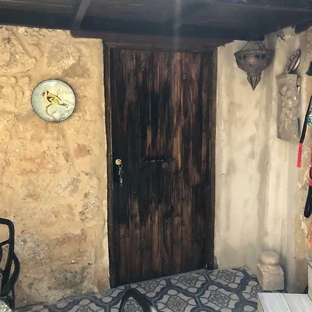 The Little Stone House -kucuk Ev - *